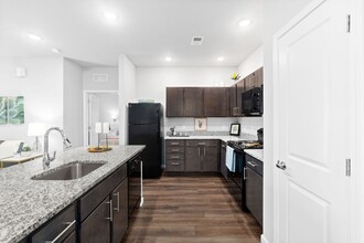 Highview Pointe in Louisville, KY - Building Photo - Interior Photo