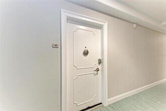 1212 Benjamin Franklin Dr in Sarasota, FL - Foto de edificio - Building Photo