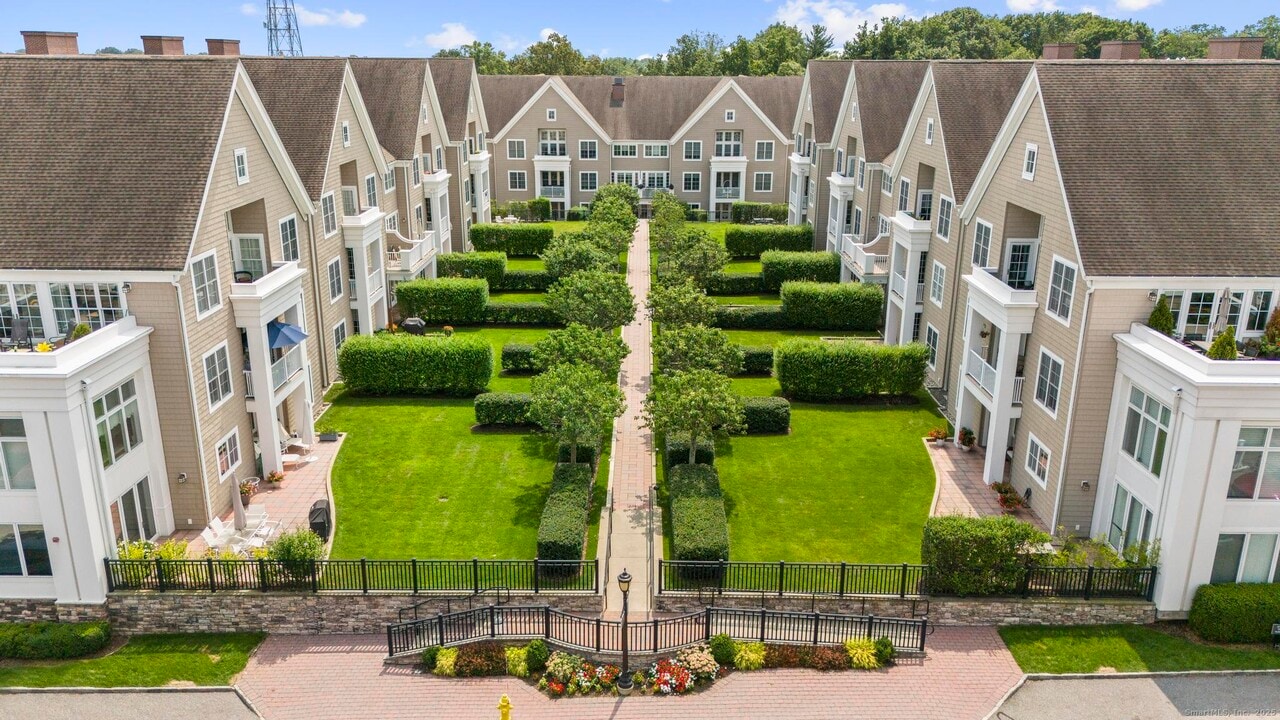 77 Havemeyer Ln in Stamford, CT - Building Photo