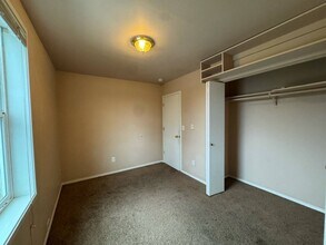 2103 Broadway St NE, Unit #1 Large Room in Salem, OR - Building Photo - Building Photo