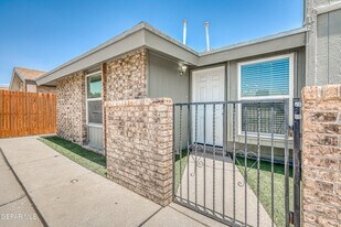 630 White Cliffs Dr in El Paso, TX - Building Photo