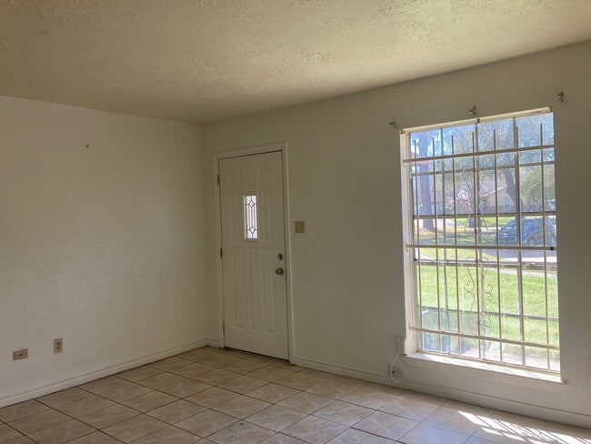 7750 Water Park Ln in Houston, TX - Building Photo - Building Photo