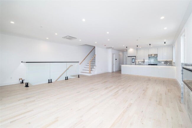 622 W Penn St in Long Beach, NY - Building Photo - Building Photo
