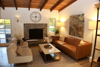 4820 Abbeyville Ave in Woodland Hills, CA - Building Photo - Building Photo