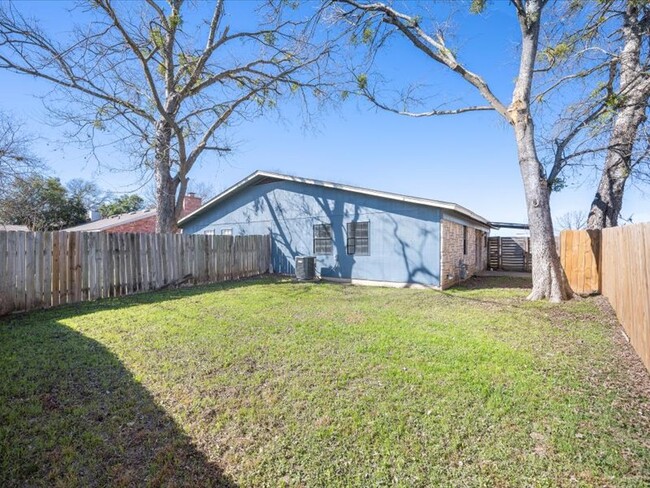 7205 Tumbleweed Dr in Austin, TX - Building Photo - Building Photo