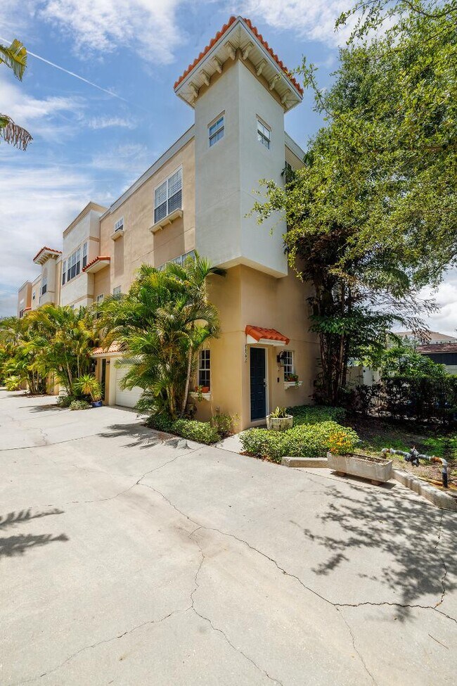 property at 509 S Matanzas Ave