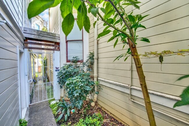 519 Virginia St, Unit Unit B in Vallejo, CA - Building Photo - Building Photo