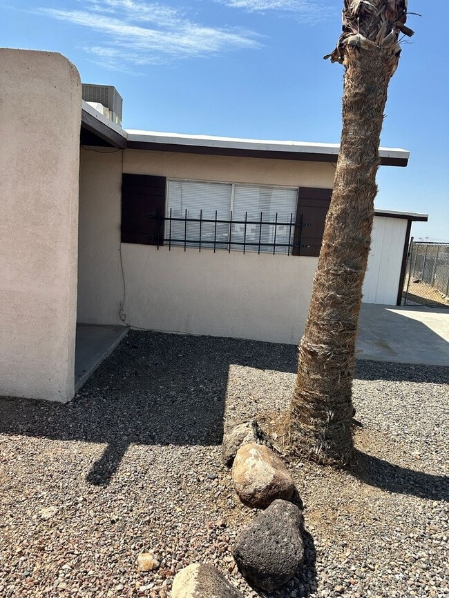 2186 Redondo Ln in Bullhead City, AZ - Building Photo - Building Photo