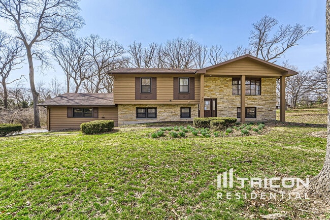 property at 7221 Red Oak Dr