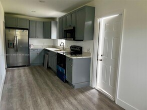 524 NW 21st Terrace in Fort Lauderdale, FL - Building Photo - Building Photo