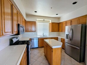 904 Calle Mar Vis in Oxnard, CA - Building Photo - Building Photo