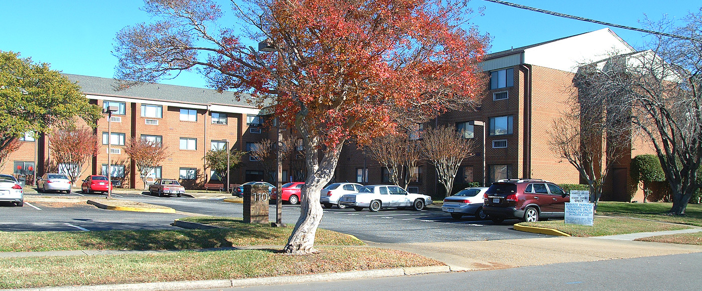 Suburban House in Norfolk, VA - Building Photo