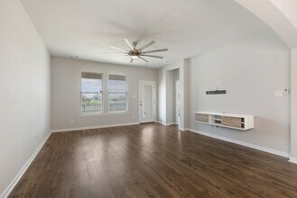 700 Lakeshore Village Dr in Slidell, LA - Building Photo - Building Photo