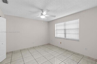 5645 Taft St in Hollywood, FL - Building Photo - Building Photo