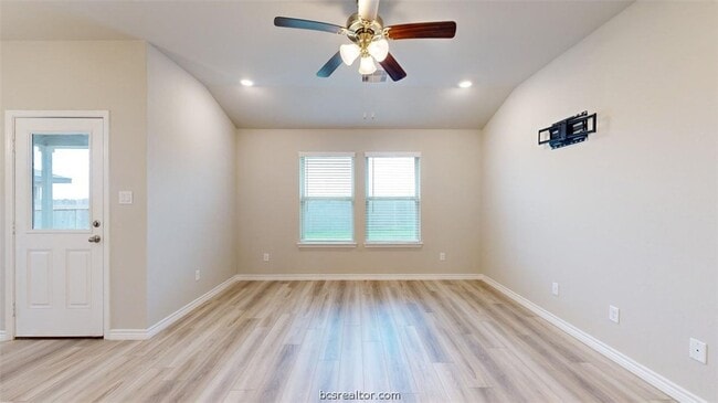 2148 Chief St in Bryan, TX - Foto de edificio - Building Photo