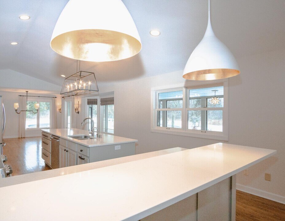 10620 W Heather Dr in Mequon, WI - Building Photo