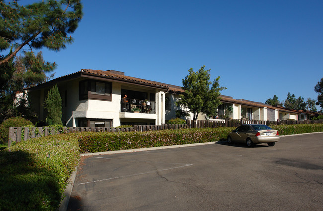 Oaks North Village in San Diego, CA - Foto de edificio - Building Photo