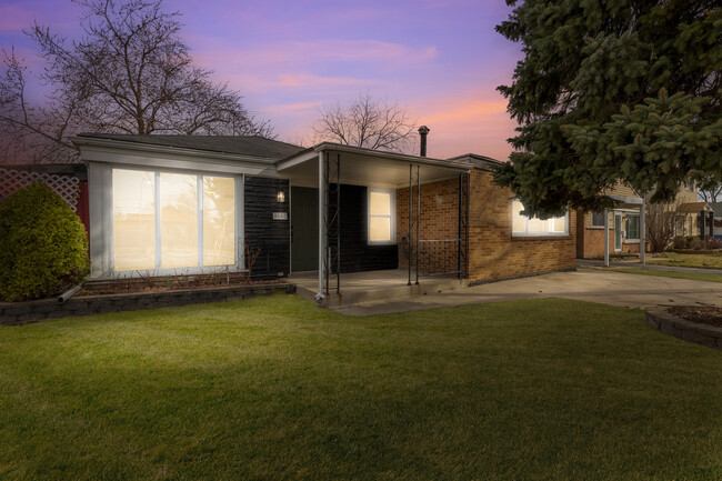 4660 W 83rd St in Chicago, IL - Building Photo - Building Photo
