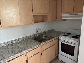 6011 SW 41st St in Davie, FL - Building Photo - Building Photo
