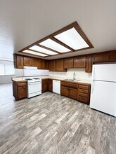 807 W Walnut Ave in Lompoc, CA - Building Photo - Building Photo