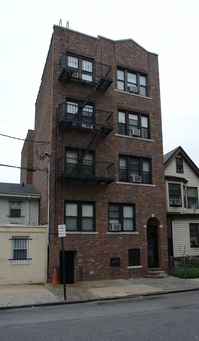 25 Randolph St in Yonkers, NY - Building Photo - Building Photo