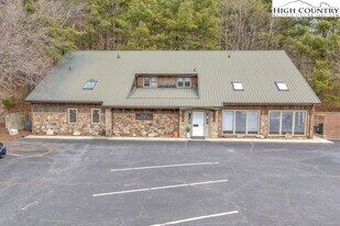 483 NC-105 in Boone, NC - Building Photo