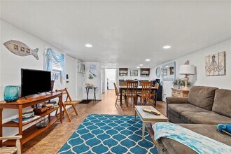 2108 56th St-Unit -Down in Galveston, TX - Building Photo - Building Photo