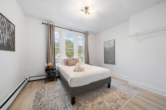 242 Mccormick Pl in Cincinnati, OH - Building Photo - Building Photo