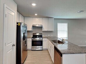 5517 Verdugos Pl in San Antonio, TX - Building Photo - Building Photo