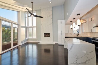 1360 W Hubbard St, Unit 3w in Chicago, IL - Building Photo - Building Photo