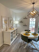 Golden Gate Townhomes in Stone Mountain, GA - Foto de edificio - Building Photo