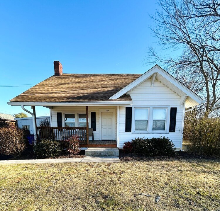 103 Robinson St in Blacksburg, VA - Building Photo