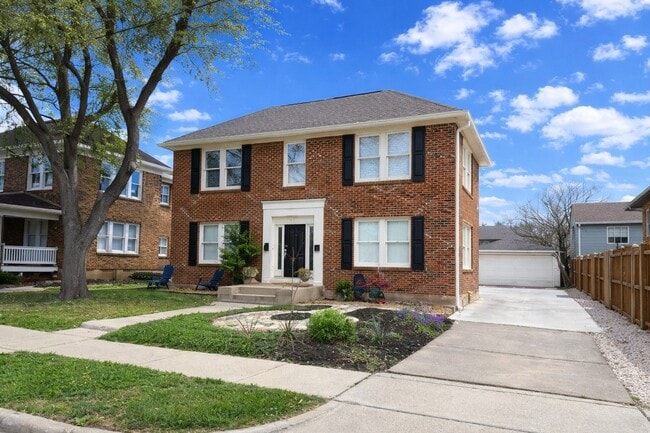 property at 1632 Bonnie Brae St