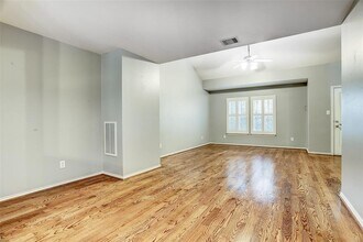 934 E Heights Hollow Ln in Houston, TX - Building Photo - Building Photo