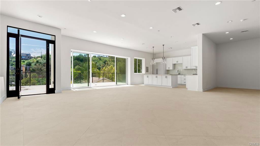 4077 Glenalbyn Dr in Los Angeles, CA - Foto de edificio