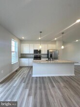 106 Telluride Wy in Charles Town, WV - Building Photo - Building Photo