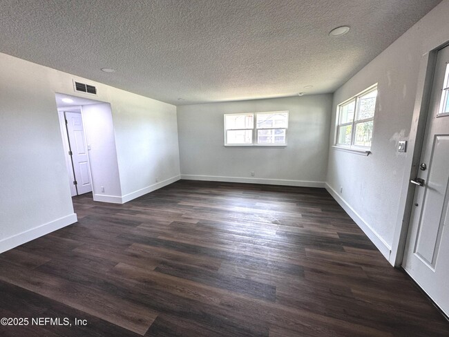3263 S Peninsula Dr in Daytona Beach, FL - Building Photo - Building Photo