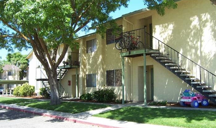 WIllo Heights Apartments in Escalon, CA - Building Photo