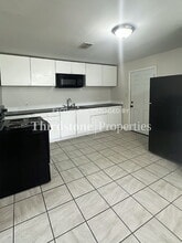 1173 W 27th St in Jacksonville, FL - Foto de edificio - Building Photo