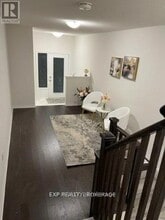 211 Vivant St in Newmarket, ON - Building Photo - Building Photo