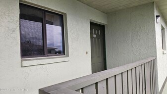 1556 University Ln in Cocoa, FL - Building Photo