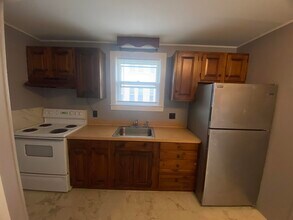 42 Laurel St in Newport, NH - Building Photo - Building Photo