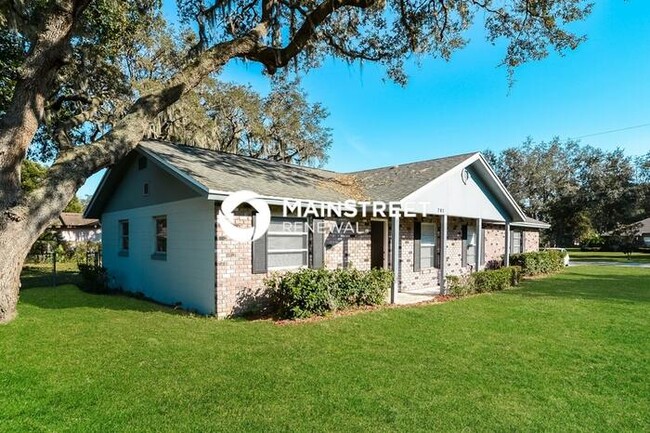 701 Eugena Dr in Auburndale, FL - Foto de edificio - Building Photo