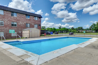 The Ridge Apartments in Merrillville, IN - Building Photo - Building Photo