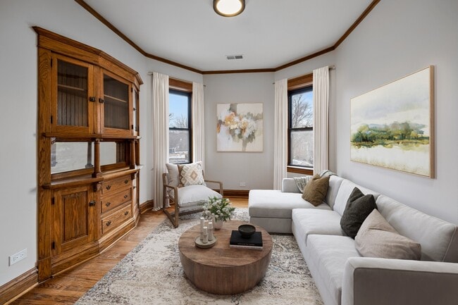 2257 N Sawyer Ave in Chicago, IL - Building Photo - Building Photo