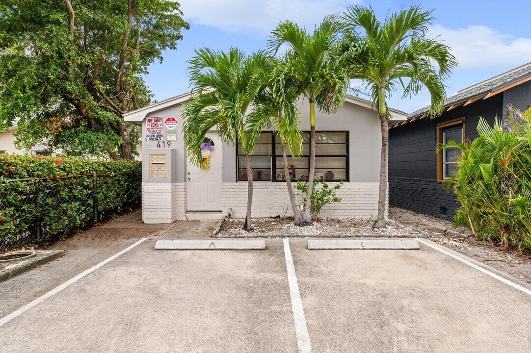 419 S J St-Unit -B in Lake Worth, FL - Building Photo