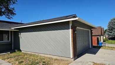 1013 Summerwind Pl in Nampa, ID - Foto de edificio - Building Photo