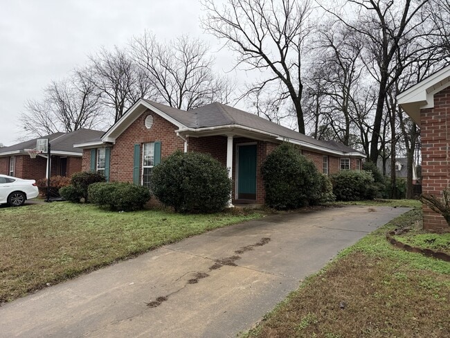 2724 Garden Brook Ct in Montgomery, AL - Building Photo - Building Photo