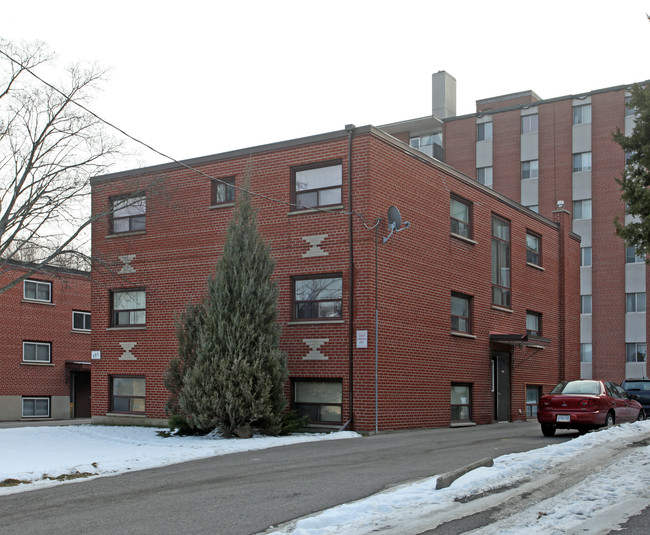 351 Elgin Ct in Oshawa, ON - Building Photo - Building Photo