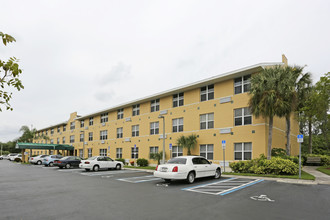 Palm Harbor Apartments in North Fort Myers, FL - Building Photo - Building Photo